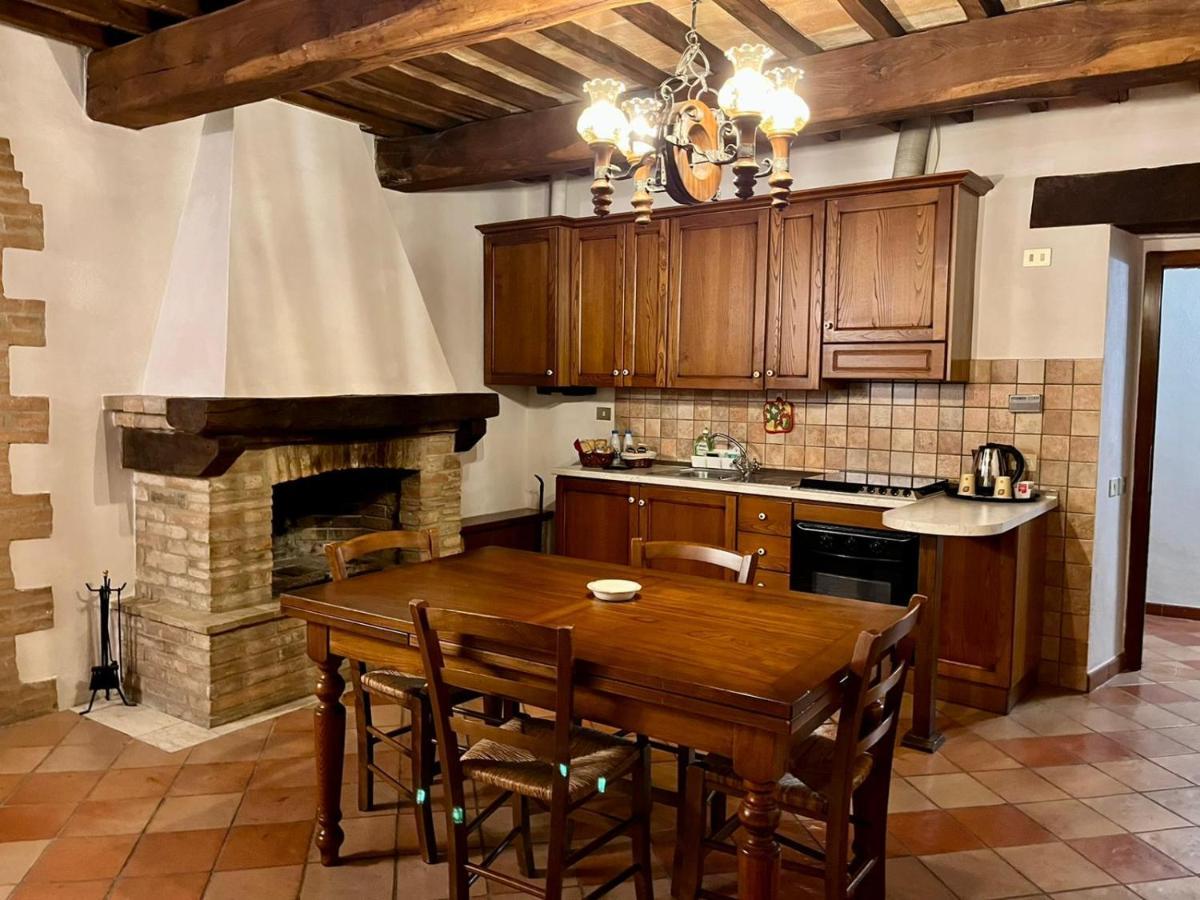 Agriturismo Le Querciole In Val D'Orcia บาโญวีโญนี ภายนอก รูปภาพ